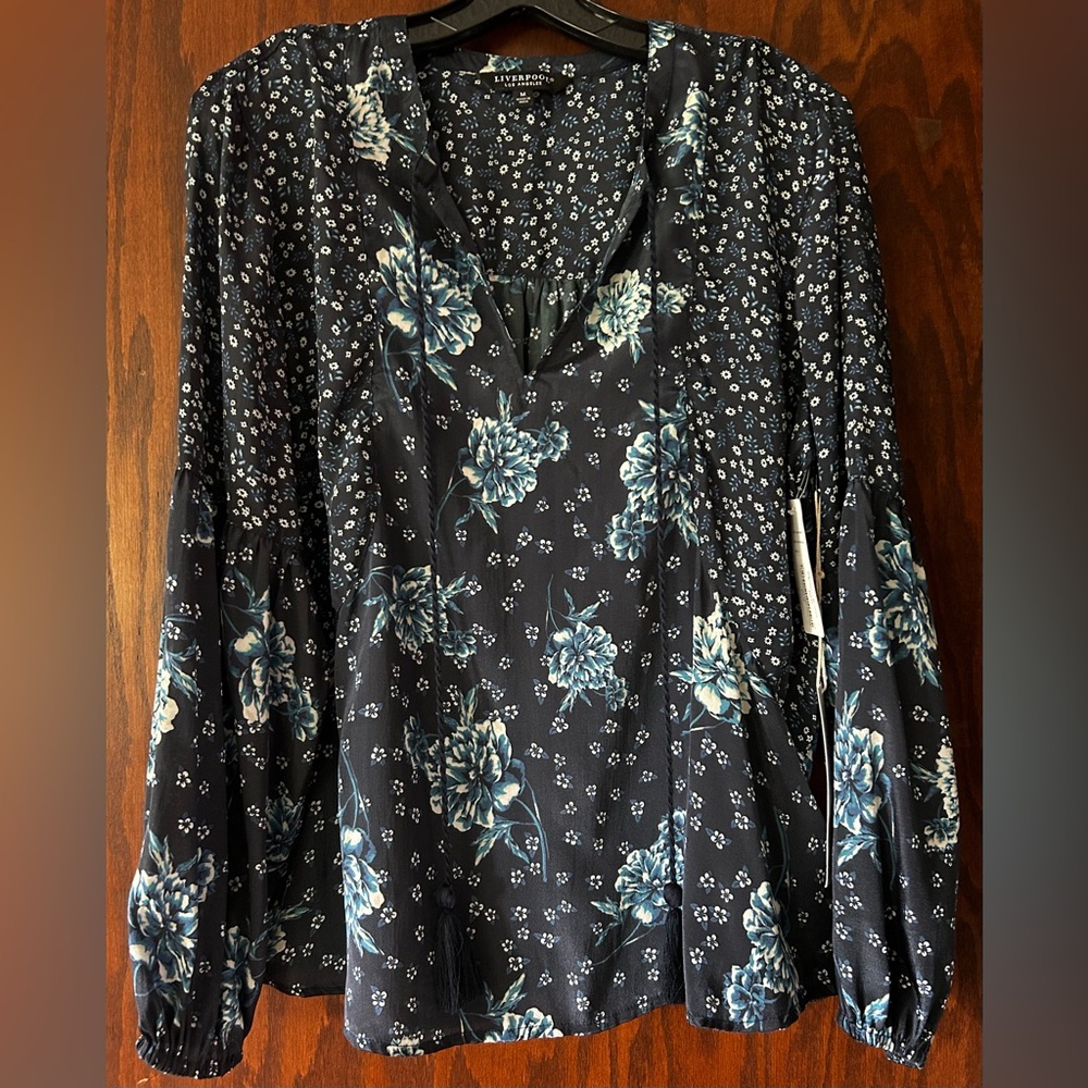 NWT-Women’s Liverpool Ditzy Floral long sleeve blouse, navy floral, Sz M.